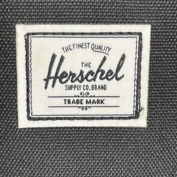 Hershel Retreat Black Backpack - Like New - Picture 2 of 9